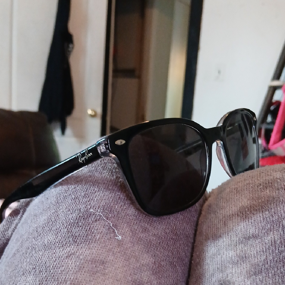 Ray-Ban Black Wayfarer Sunglasses Classic Accessories
